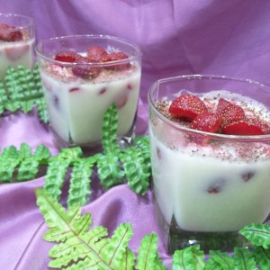 Молочное желе с клубникой — пошаговый рецепт с фото