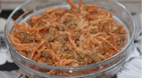 Праздничный салат с куриной печенью и корейской морковкой — пошаговый рецепт с фото