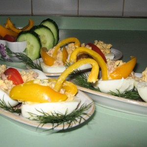 Рецепт: Фаршированные яйца печенью трески Фаршированные яйца печенью трески — пошаговый рецепт с фото