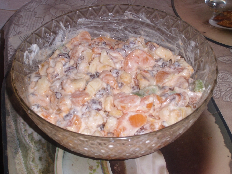 fruktovyiy-salat-k-prazdnichnomu-stolu