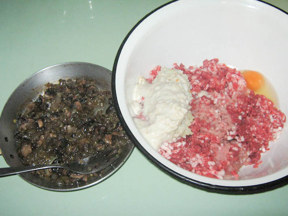 kotletyi-farshirovannyie-zharenyimi-gribami-IMG_1889