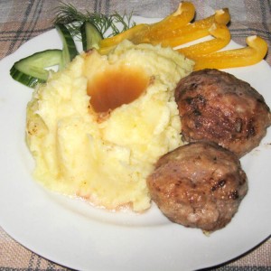 Рецепт: Острое картофельное пюре с домашними котлетами Острое картофельное пюре с домашними котлетами — пошаговый рецепт с фото