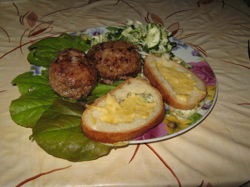 kotletyi-s-yaichnitsey-v-bulke-IMG_8638