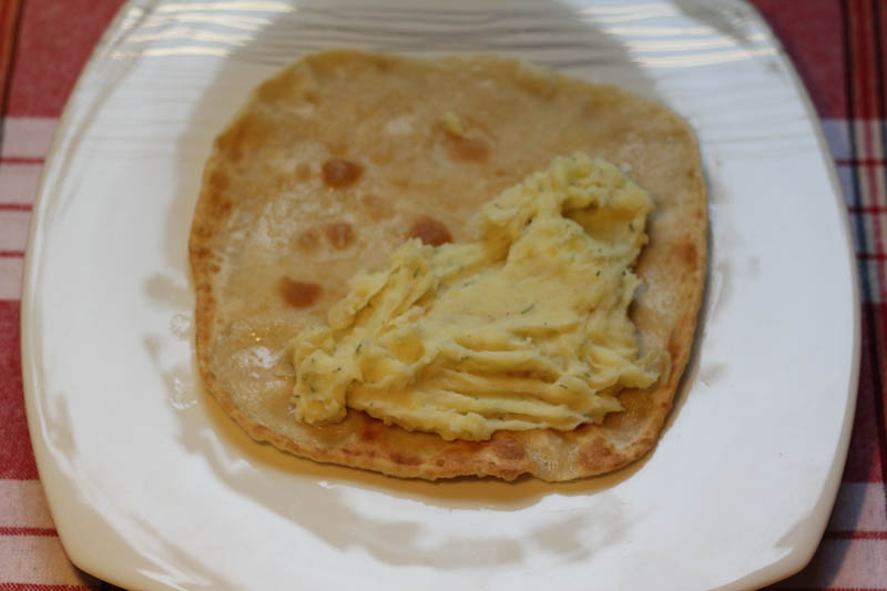 kyistyibyiy-lepeshki-iz-presnogo-testa-s-kartofelnoy-nachinkoy-IMG_6111