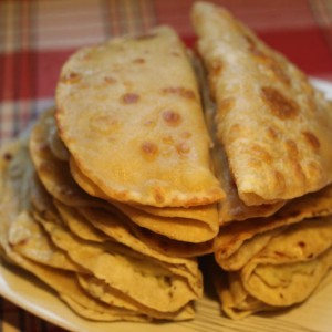 Рецепт: Кыстыбый (лепешки из пресного теста с картофельной начинкой) Кыстыбый (лепешки из пресного теста с картофельной начинкой) — пошаговый рецепт с фото