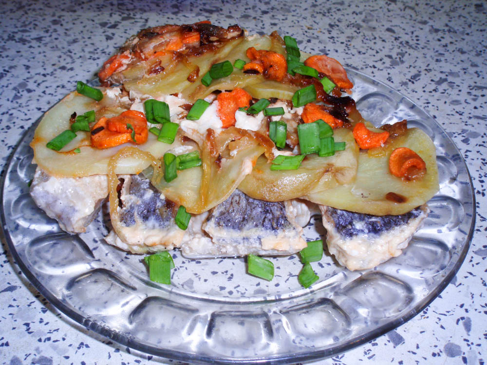 photo-ryiba-zapechennaya-pod-ovoshhnoy-podushkoy