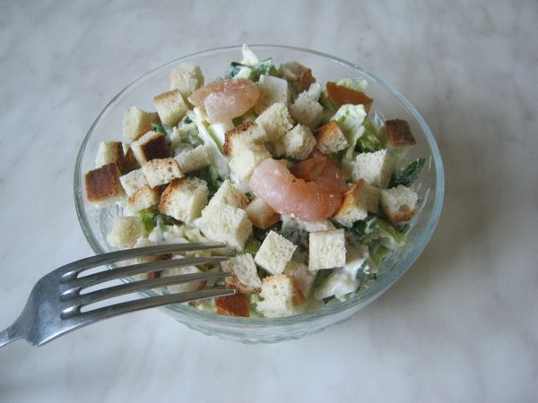 salat-iz-pekinskoy-kapustyi-s-suharikami-i-krevetkami-IMG_0895