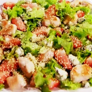 Рецепт: Салат из курицы и клубники Салат из курицы и клубники — пошаговый рецепт с фото