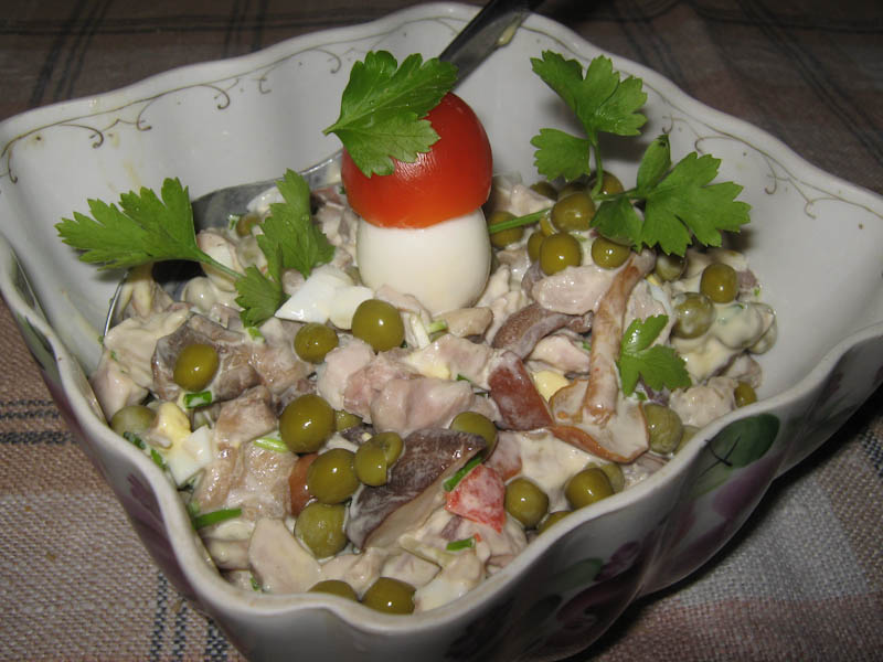 salat-s-marinovannyimi-gribami-IMG_2025