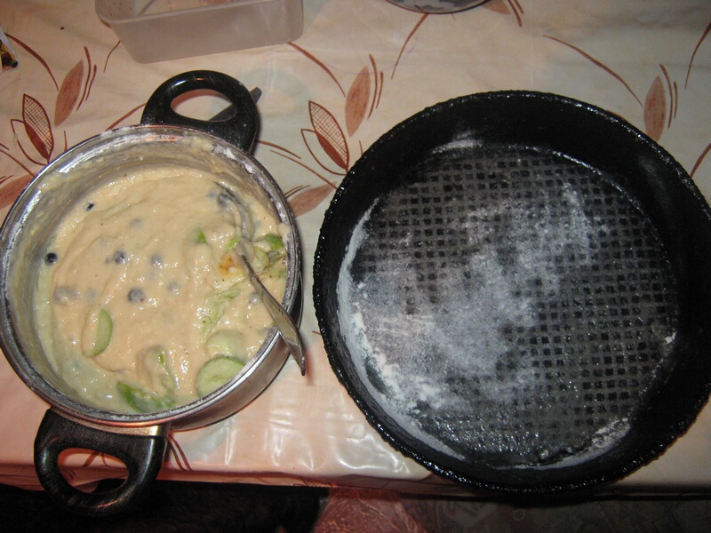 sharlotka-s-yablokami-i-smorodinoy-IMG_8893