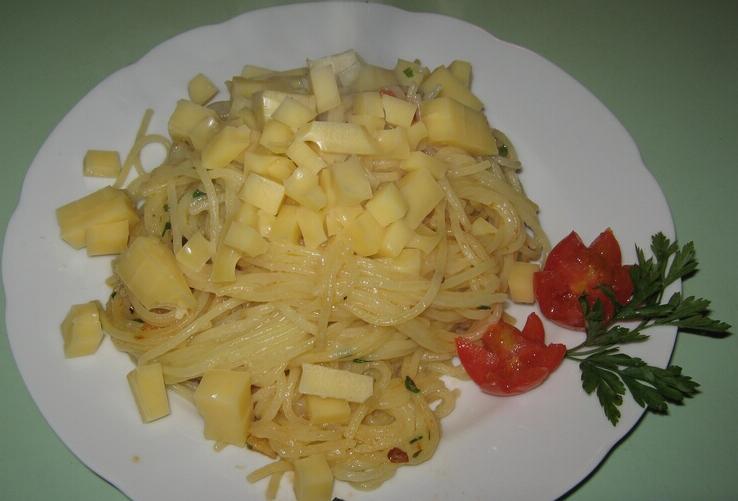 spagetti-s-pomidorami-cherri-i-syirom-IMG_1516
