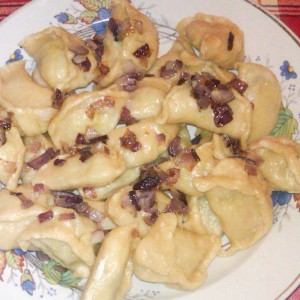 Рецепт: Вареники на пару с картошкой и грибами Вареники на пару с картошкой и грибами — пошаговый рецепт с фото