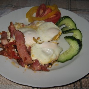 Рецепт: Яичница с ветчиной Яичница с ветчиной — пошаговый рецепт с фото