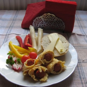 Рецепт: Яичный рулет с сосиской Яичный рулет с сосиской — пошаговый рецепт с фото