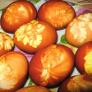 Рецепт: Яйца «крашенки» к Пасхе Яйца «крашенки» к Пасхе — пошаговый рецепт с фото