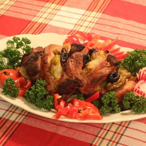 Рецепт: Запеченая свинина с грушами и черносливом Запеченая свинина с грушами и черносливом — пошаговый рецепт с фото