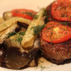 Рецепт: Котлеты на овощной подушке Котлеты на овощной подушке — пошаговый рецепт с фото