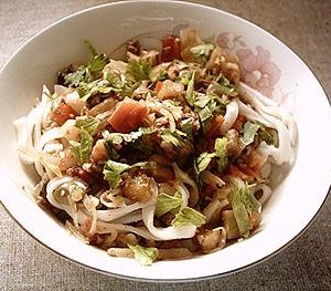 Рецепт: Лагман с грибами и рисовой лапшой (постный) Лагман с грибами и рисовой лапшой (постный) — пошаговый рецепт с фото