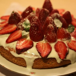 Рецепт: Миндальный бисквит с клубникой Миндальный бисквит с клубникой — пошаговый рецепт с фото