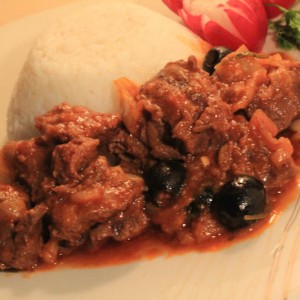 Рецепт: Тушеная говядина с оливками Тушеная говядина с оливками — пошаговый рецепт с фото