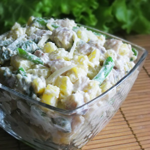 Салат из спаржевой фасоли и копченой рыбы — пошаговый рецепт с фото