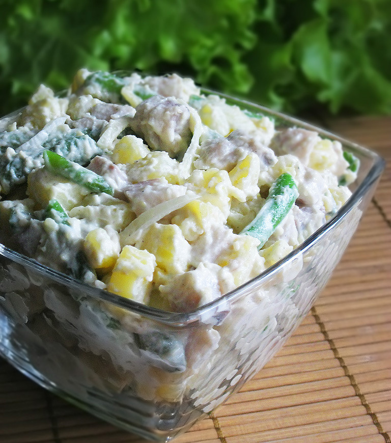 Салат из спаржевой фасоли и копченой рыбы — пошаговый рецепт с фото