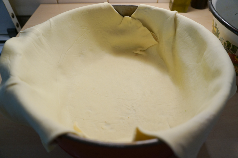 pirog-iz-sloenogo-testa-so-shpinatom-09