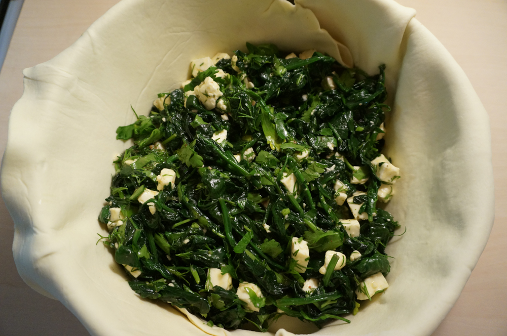 pirog-iz-sloenogo-testa-so-shpinatom-10