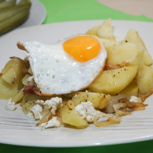 Рецепт: Картошка по-селянски с брынзой Картошка по-селянски с брынзой — пошаговый рецепт с фото