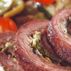 Удивляем гостей мясным рулетом с грибами