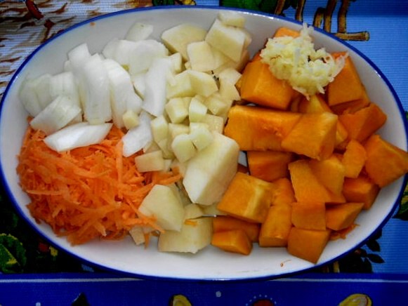 tyikvennyiy-krem-sup-s-frikadelkami-imbirem-i-paprikoy-02