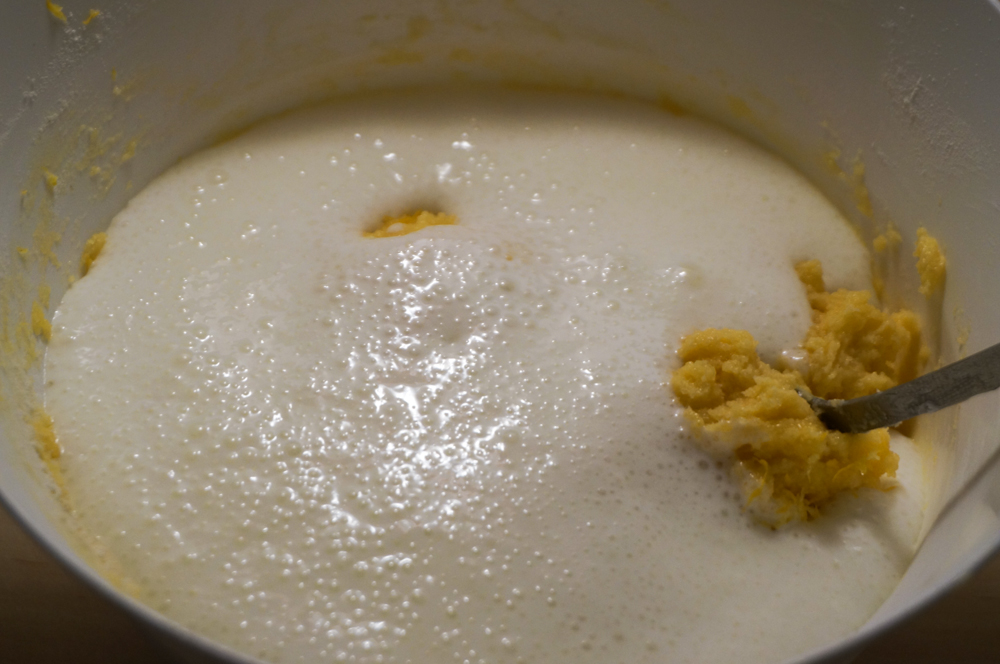 tort-s-grushami-i-merengoy-08