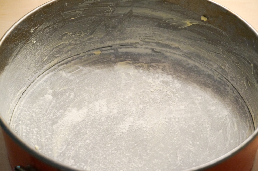 tort-s-grushami-i-merengoy-10