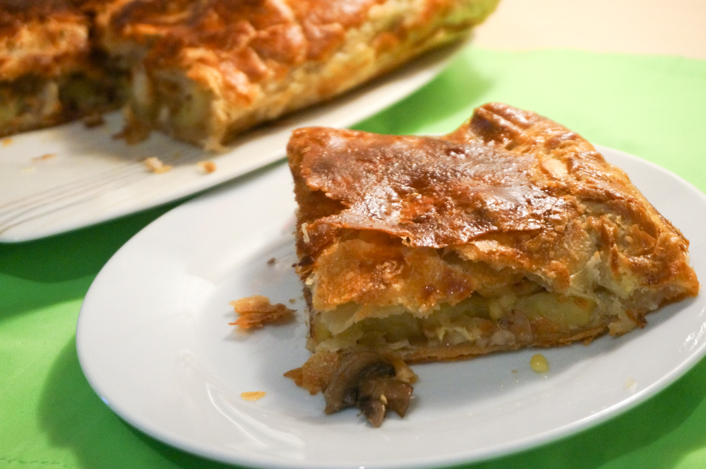 myasnoy-pirog-iz-sloenogo-testa-14