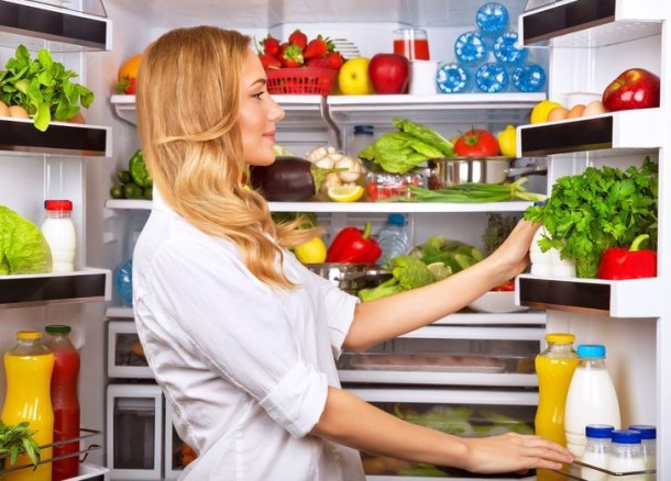 Свежие продукты в холодильнике