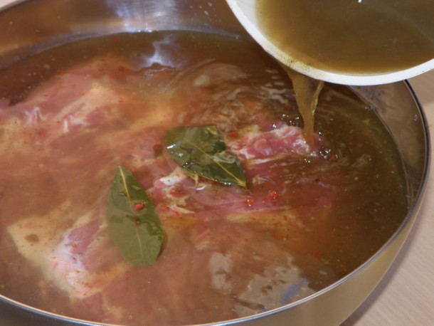 Вымачиваем мясо в рассоле