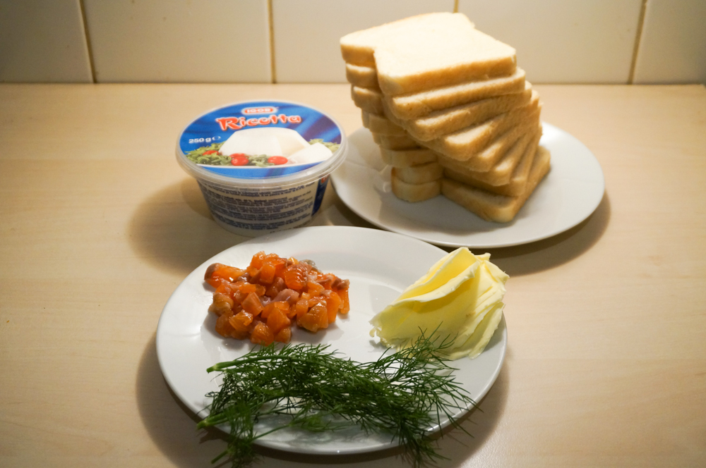 buterbrodyi-s-rikottoy-i-semgoy-01
