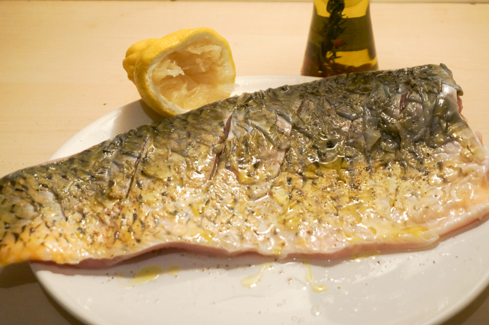 zapechenyiy-karp-na-lukovo-imbirnoy-podushke-04