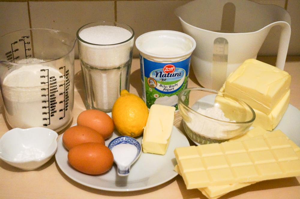 biskvitnyiy-tort-iz-yogurta-01