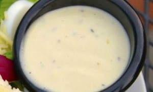 Как приготовить вкусную заправку-соус для салатов «Цезарь»?